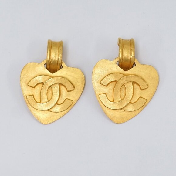 CHANEL CC Logos Heart Dangle Clip-On Earrings Gold Tone 95P Auth - Picture 6 of 6